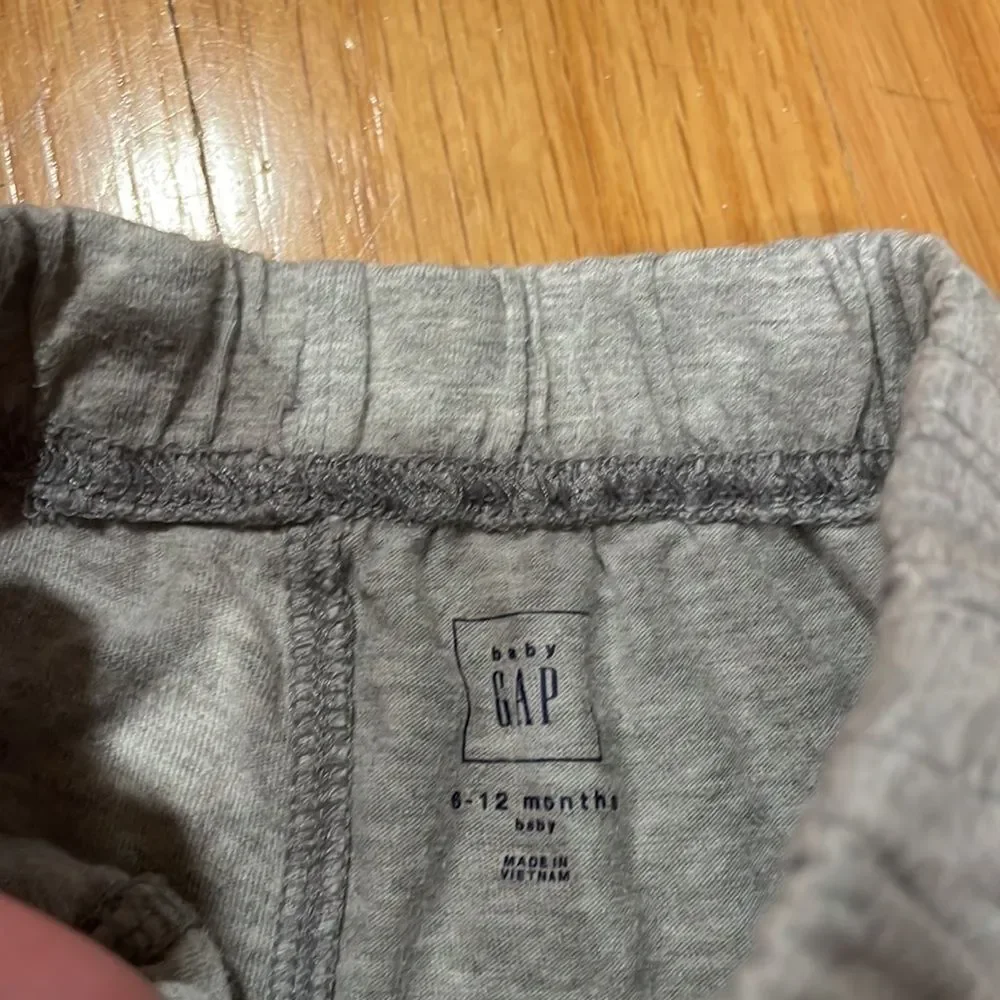 Gap Baby gap 6-12 m good condition shorts